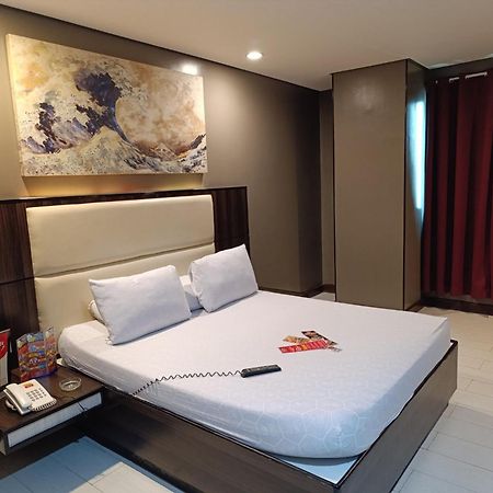 Hotel Sogo Quirino Manilla Buitenkant foto