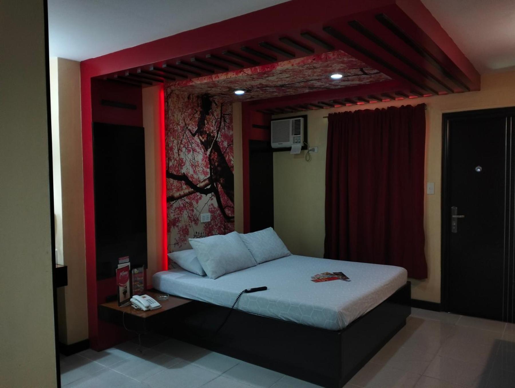 Hotel Sogo Quirino Manilla Buitenkant foto