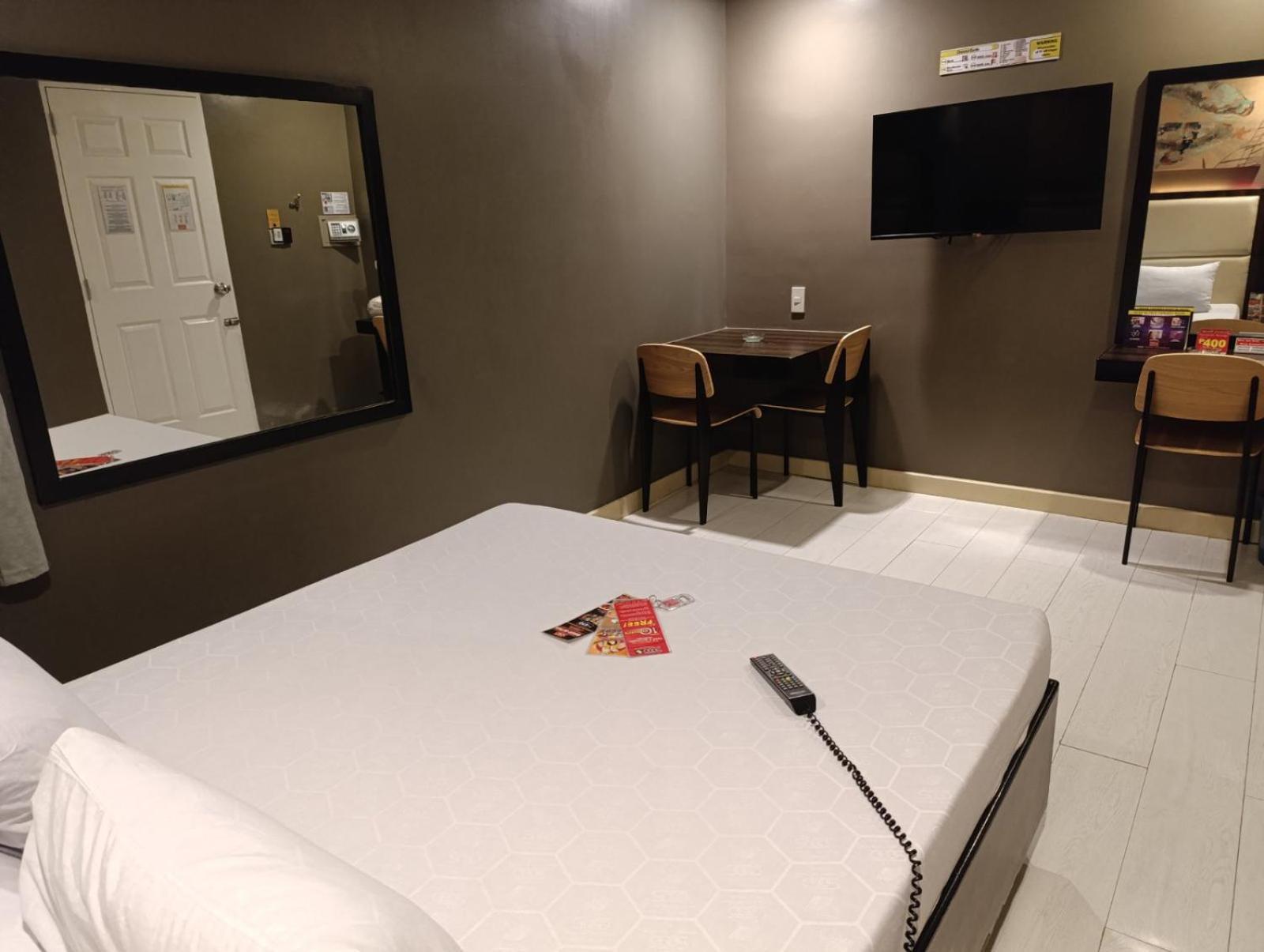Hotel Sogo Quirino Manilla Buitenkant foto