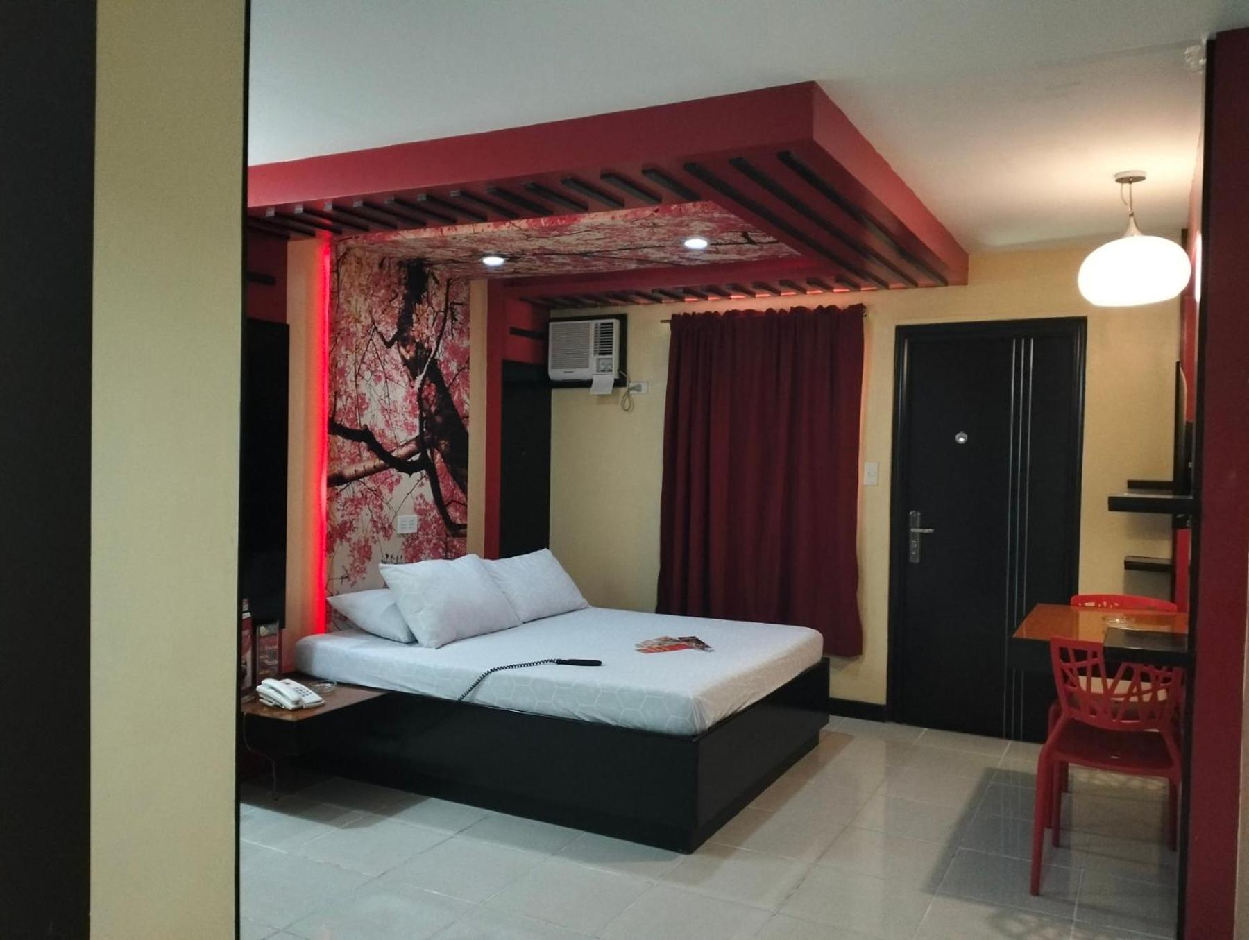 Hotel Sogo Quirino Manilla Buitenkant foto