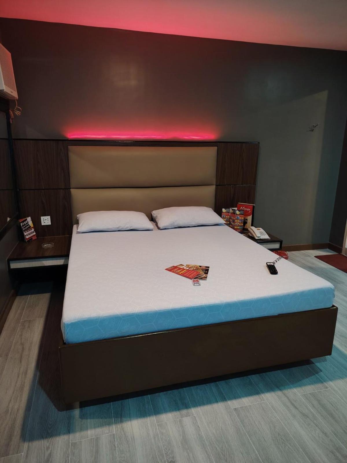 Hotel Sogo Quirino Manilla Buitenkant foto