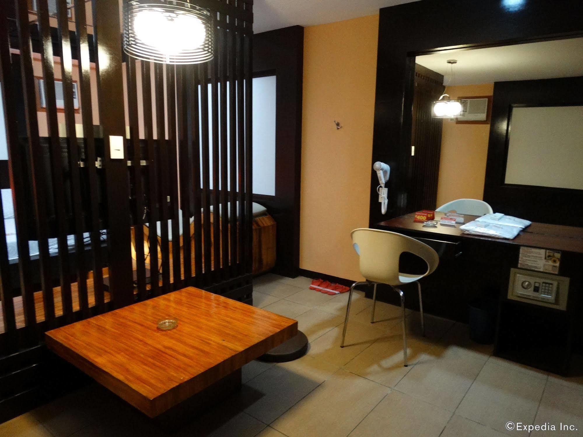 Hotel Sogo Quirino Manilla Buitenkant foto