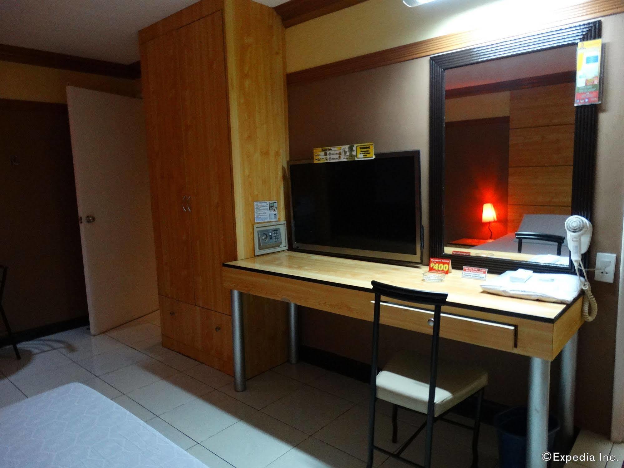 Hotel Sogo Quirino Manilla Buitenkant foto