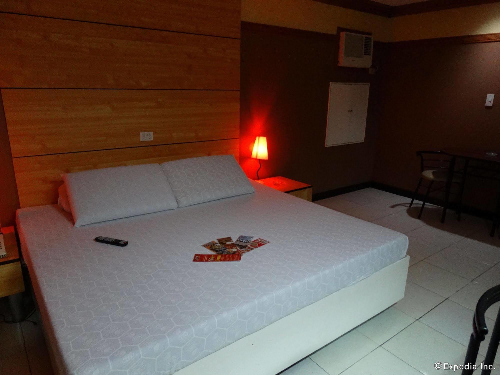 Hotel Sogo Quirino Manilla Buitenkant foto