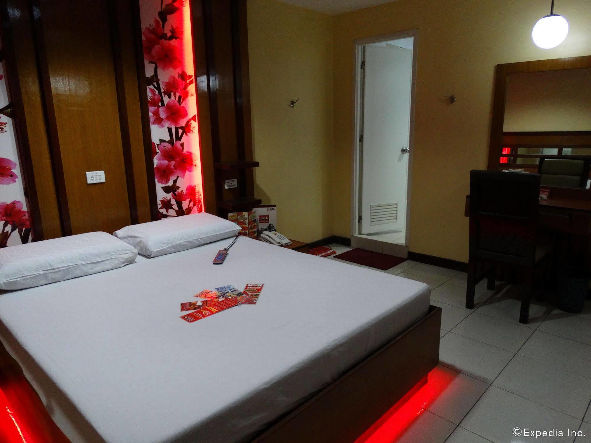 Hotel Sogo Quirino Manilla Buitenkant foto