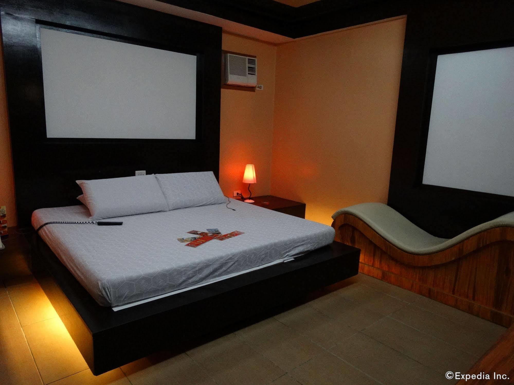 Hotel Sogo Quirino Manilla Buitenkant foto