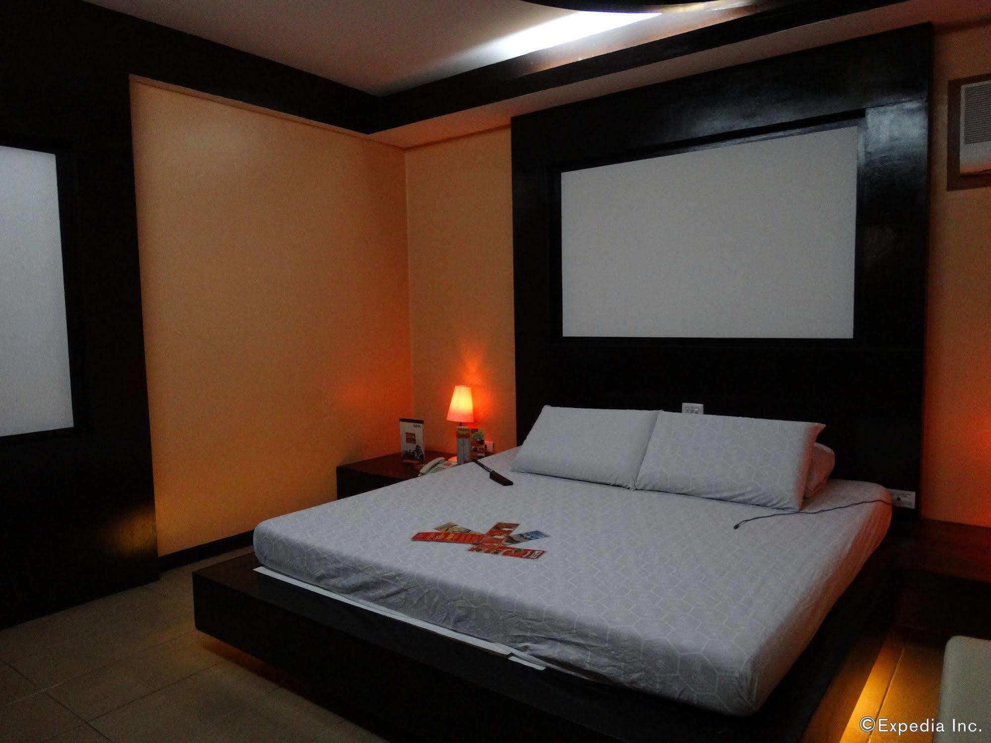 Hotel Sogo Quirino Manilla Buitenkant foto