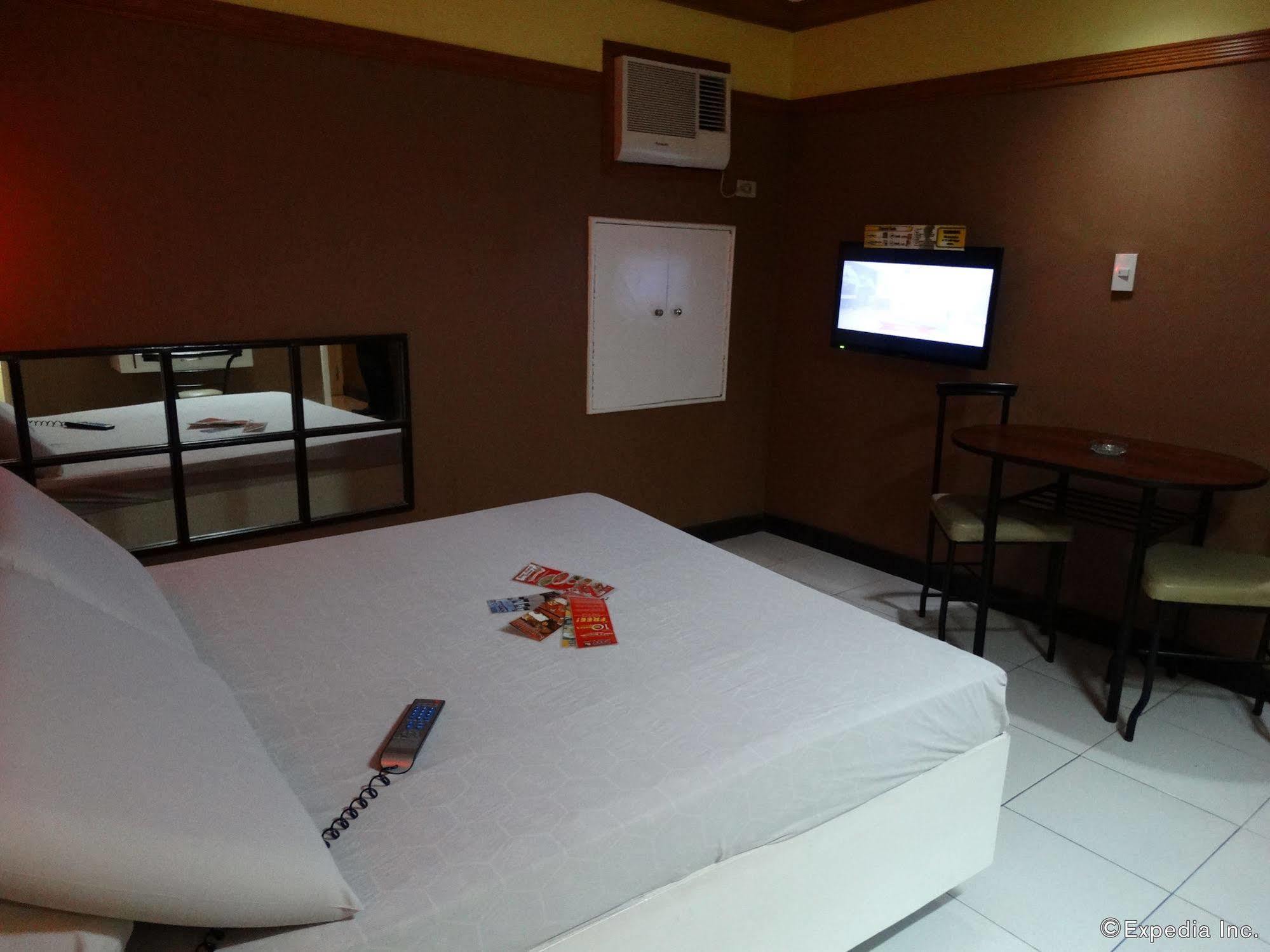 Hotel Sogo Quirino Manilla Buitenkant foto