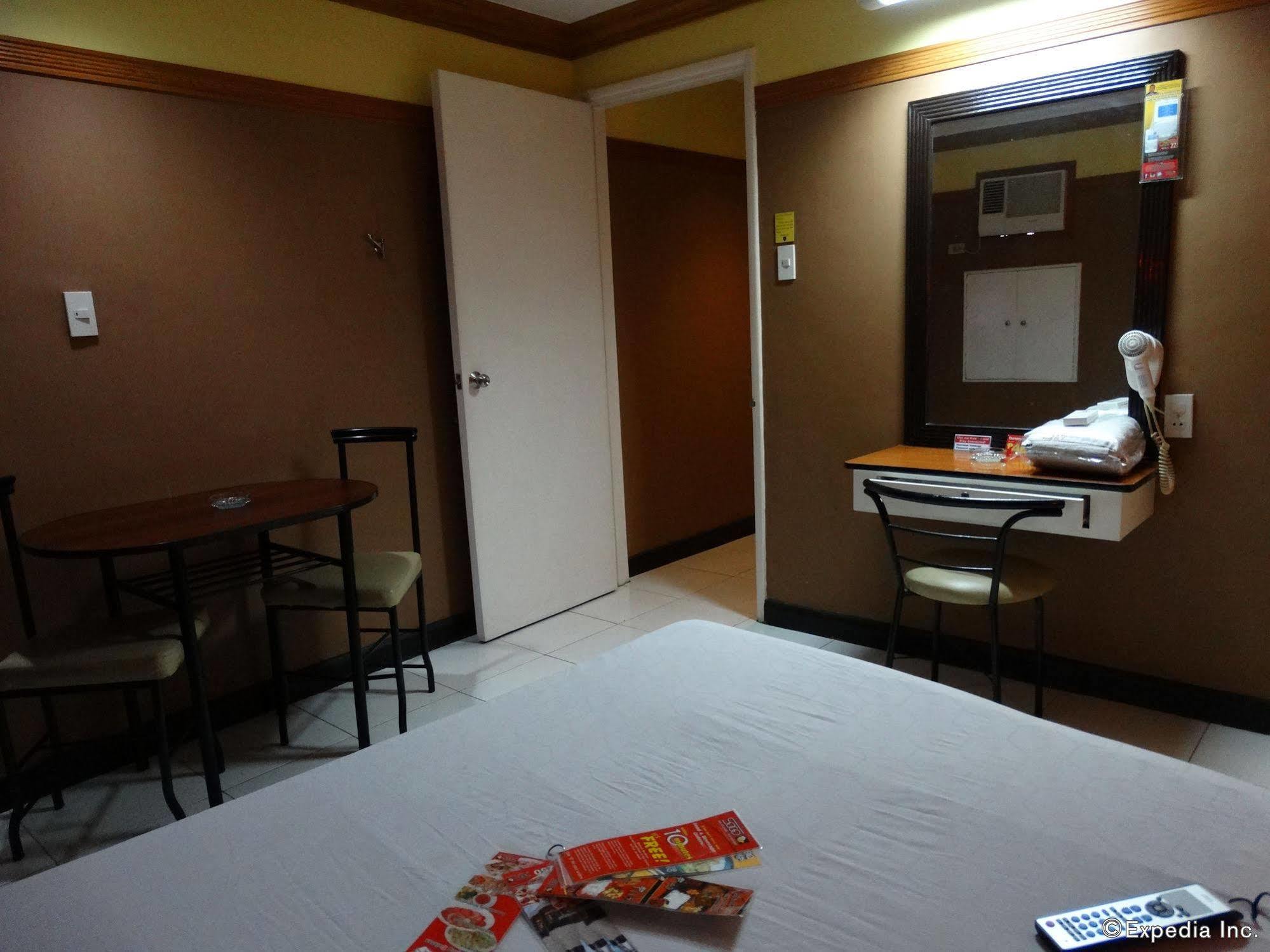 Hotel Sogo Quirino Manilla Buitenkant foto