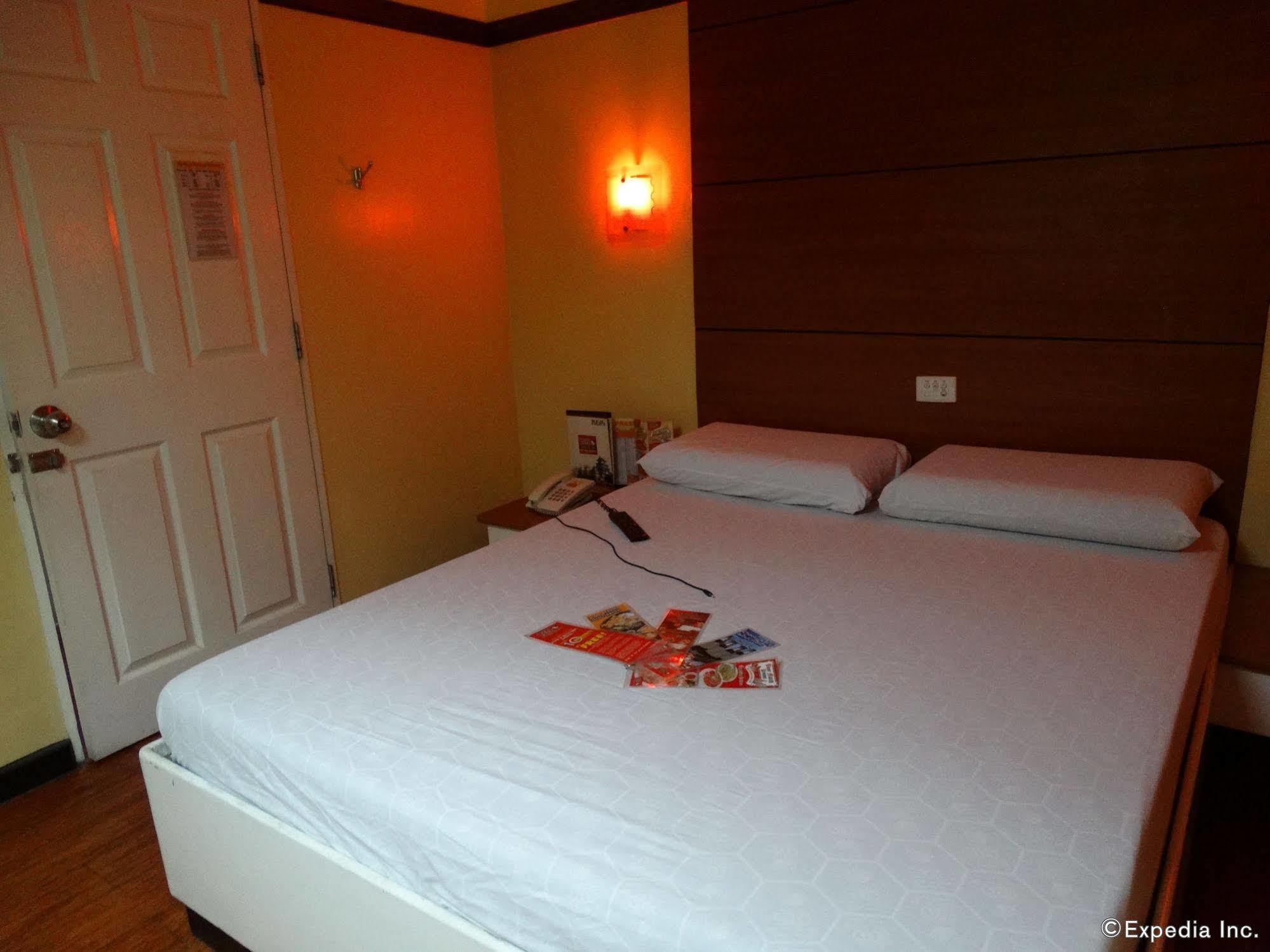 Hotel Sogo Quirino Manilla Buitenkant foto