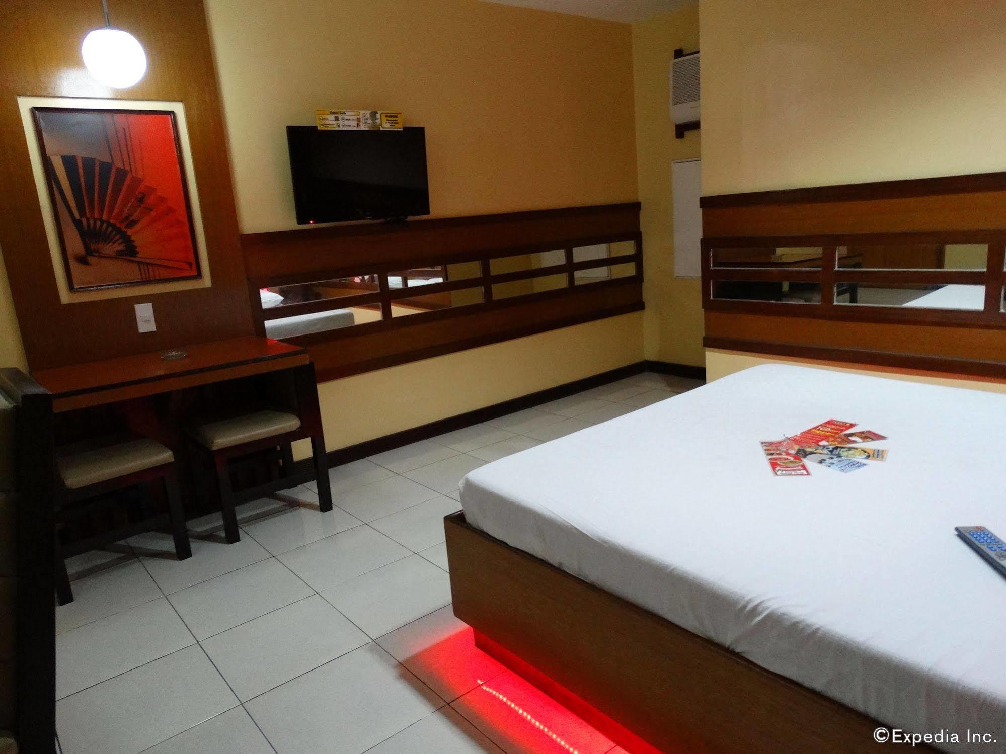 Hotel Sogo Quirino Manilla Buitenkant foto