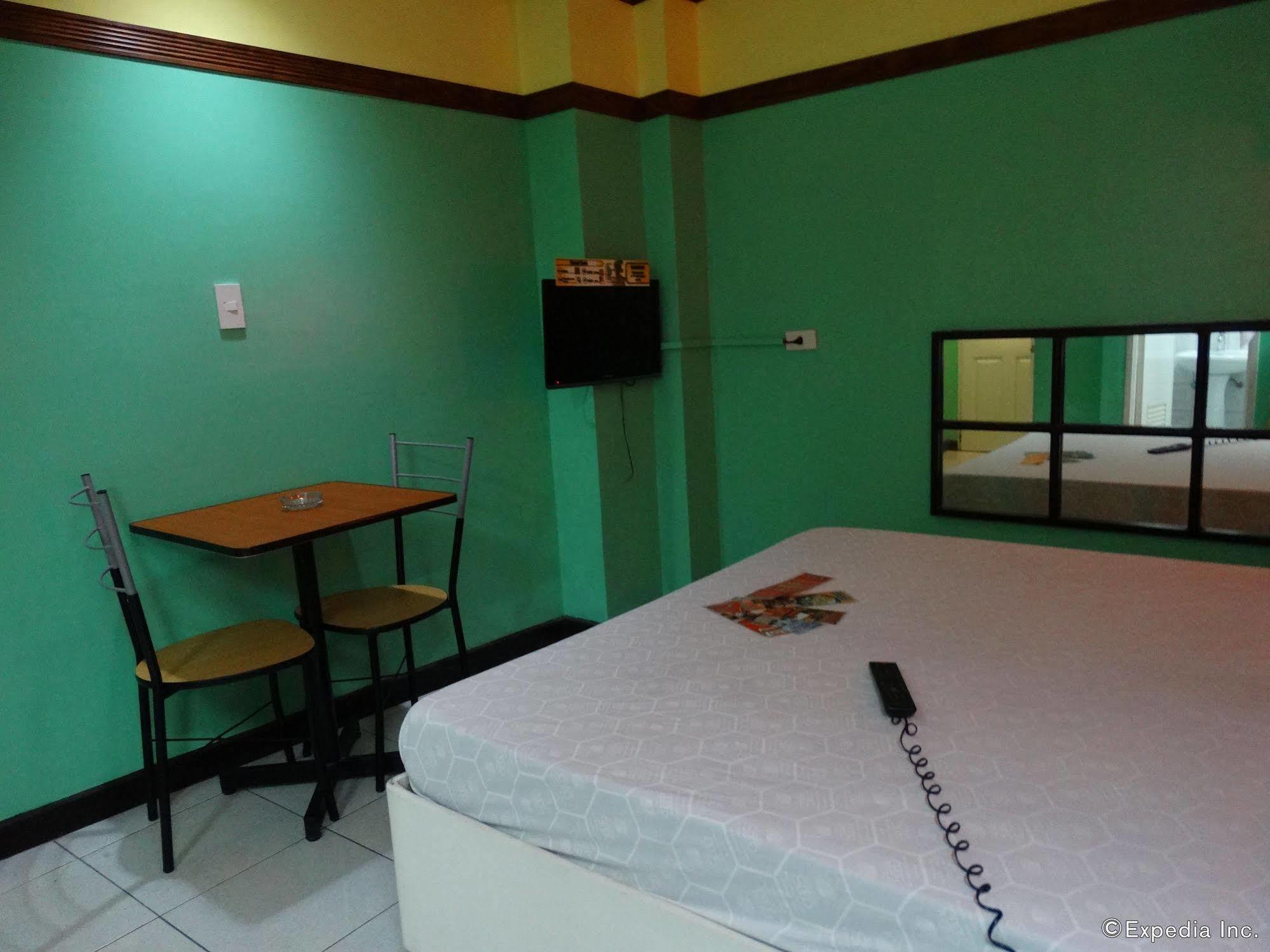 Hotel Sogo Quirino Manilla Buitenkant foto
