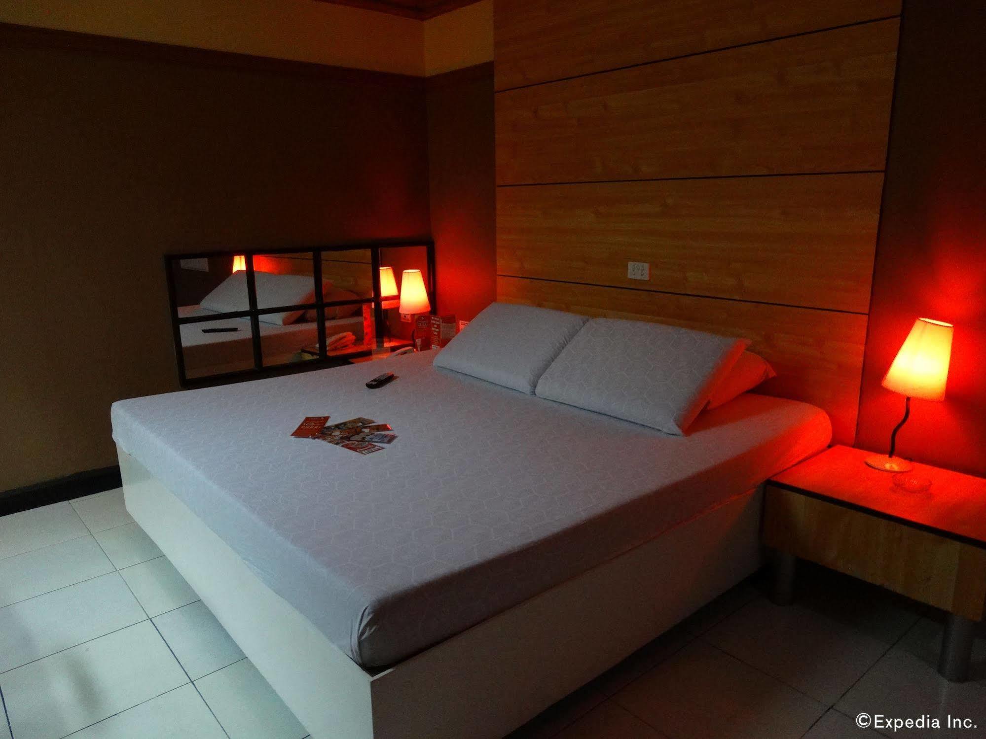 Hotel Sogo Quirino Manilla Buitenkant foto